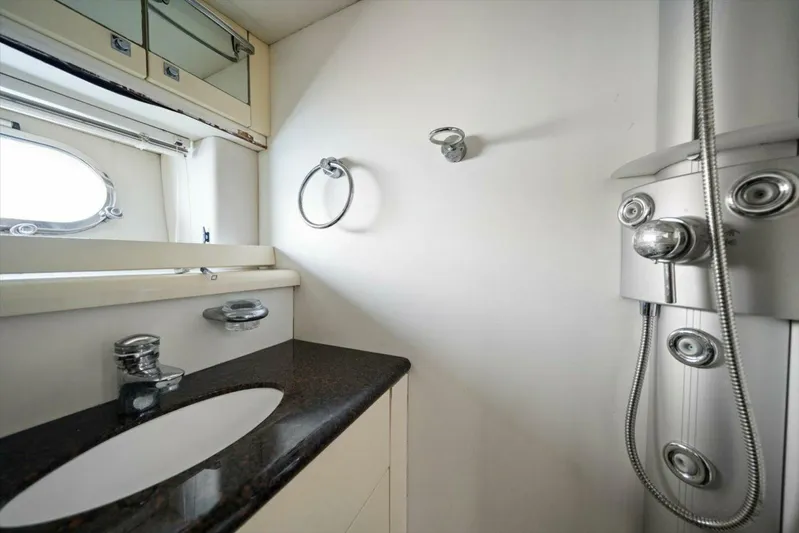 Vanguard Yacht Photos Pics 2005 Sunseeker 82 Yacht - Image 63