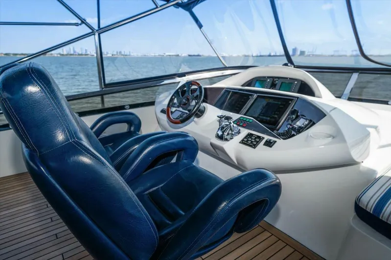 Vanguard Yacht Photos Pics 2005 Sunseeker 82 Yacht - Image 48