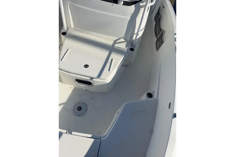 Jeanneau Leader 9.0 Cc Yacht Photos Pics 2019 Jeanneau Leader 9.0 CC boat deck, featuring seating and storage compartments.