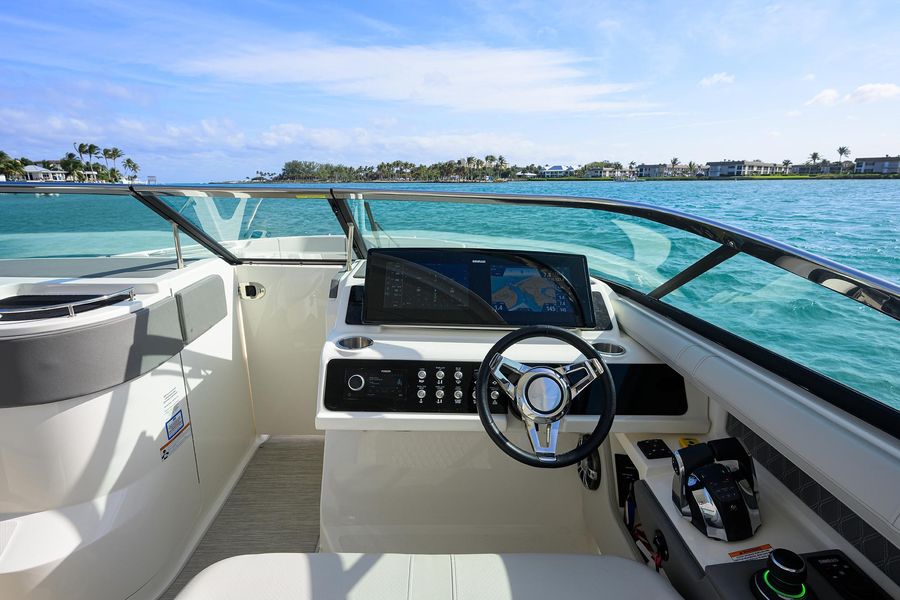 2021 Sea Ray 310 SLX OB