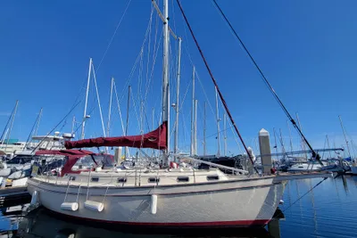 Island Packet 38