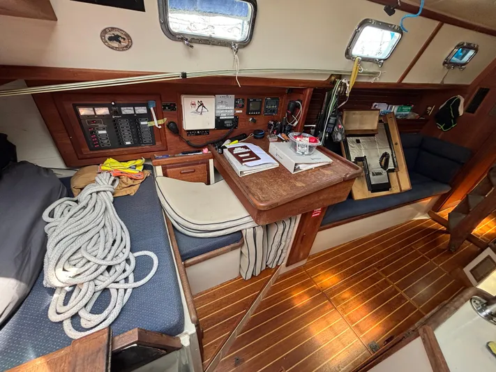 Pacific Seacraft Crealock 37 Yacht Photos Pics Interior of 1995 Pacific Seacraft Crealock 37 sailboat with navigation station and seating area.