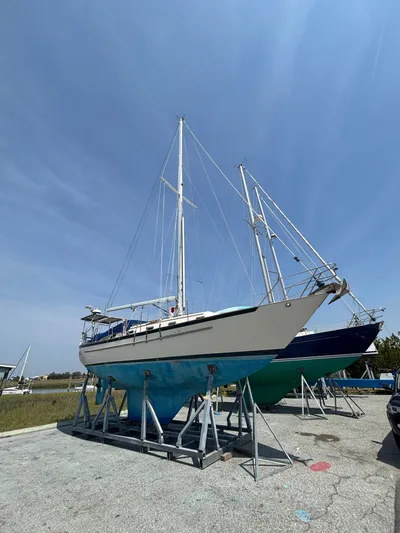 Pacific Seacraft Crealock 37 Yacht Photos Pics Sailboat on stands, Pacific Seacraft Crealock 37, 1995 model, under clear blue sky.