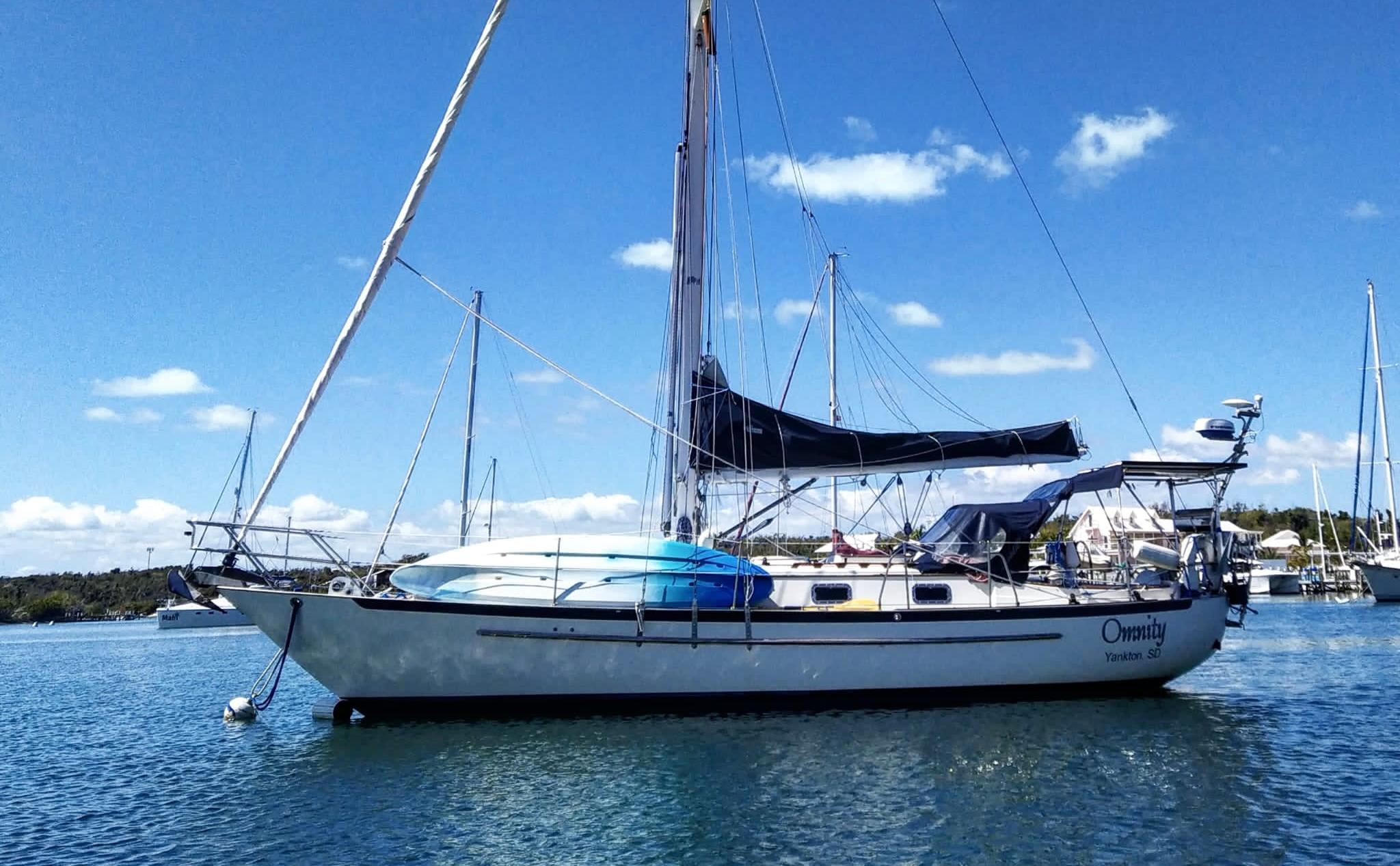 Pacific Seacraft Crealock 37