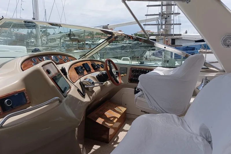 2000 Sea Ray 460 Sundancer @ Ixtapa Yacht Photos Pics Interior view of a 2000 Sea Ray 460 Sundancer yacht cockpit with covered seats.