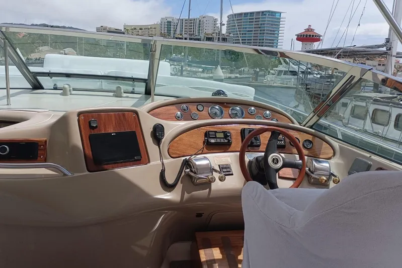 2000 Sea Ray 460 Sundancer @ Ixtapa Yacht Photos Pics Helm of 2000 Sea Ray 460 Sundancer yacht with wooden dashboard and steering wheel.