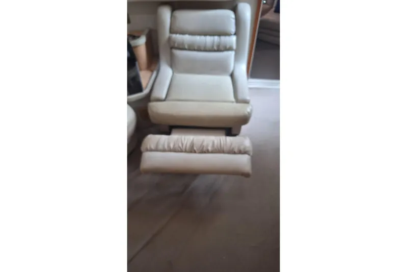 2000 Sea Ray 460 Sundancer @ Ixtapa Yacht Photos Pics Beige recliner chair in 2000 Sea Ray 460 Sundancer yacht interior.