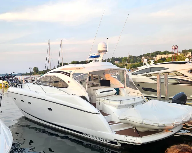 Motivation Yacht Photos Pics @ Dock