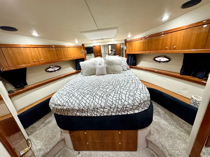 Motivation Yacht Photos Pics Master StateRoom - Forward