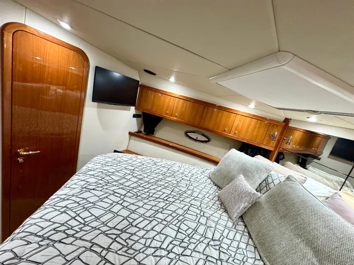 Motivation Yacht Photos Pics Master StateRoom - Port Side
