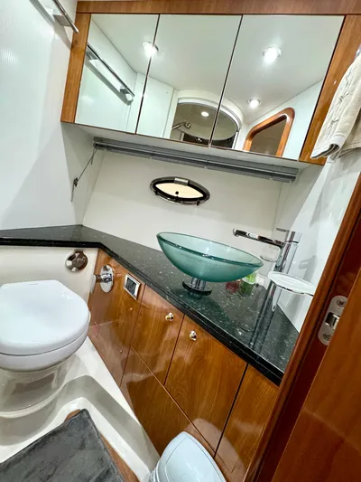 Motivation Yacht Photos Pics Master StateRoom - Head