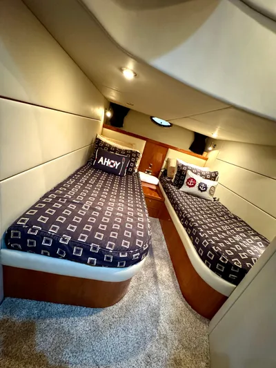 Motivation Yacht Photos Pics Guest StateRoom - (2) Single Berths