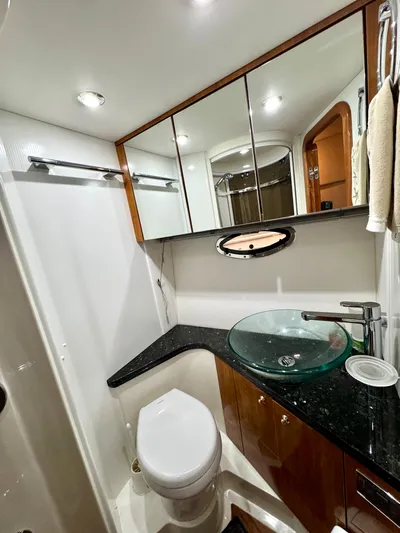 Motivation Yacht Photos Pics Guest Head