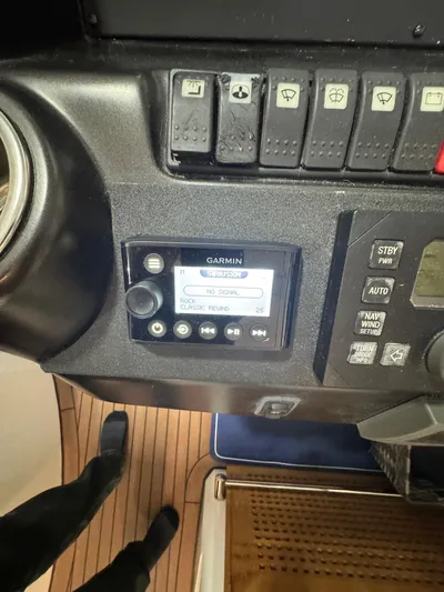 Motivation Yacht Photos Pics Upgraded Fusion Stereo System