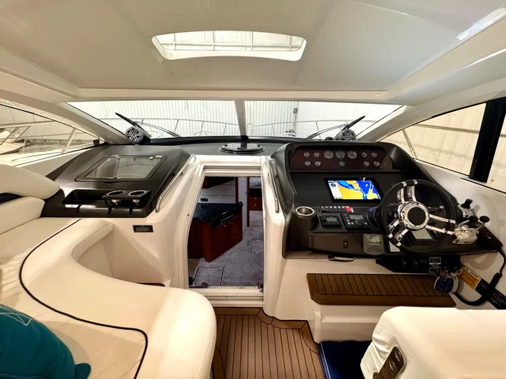 Motivation Yacht Photos Pics Cockpit Looking Forward