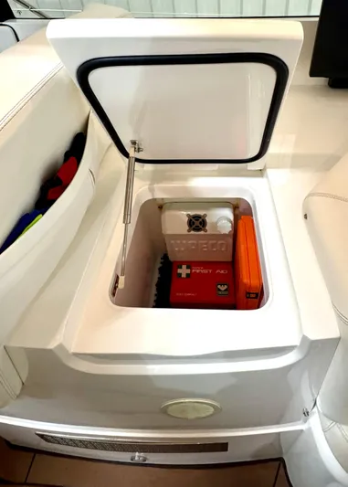 Motivation Yacht Photos Pics Cockpit Cooler