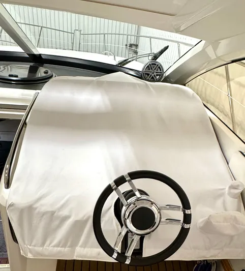 Motivation Yacht Photos Pics Helm Area - Covered