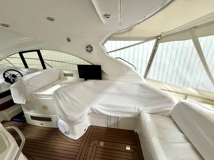 Motivation Yacht Photos Pics Cockpit Seating - Covered