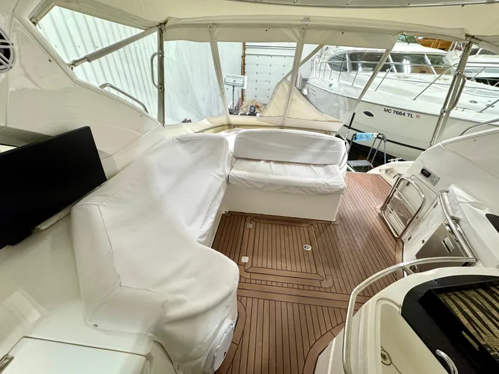 Motivation Yacht Photos Pics Cockpit Seating - Covered