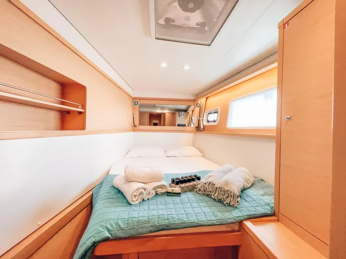  Yacht Photos Pics Luxurious cabin interior of 2019 Lagoon 450 s catamaran with cozy bedding and natural light.
