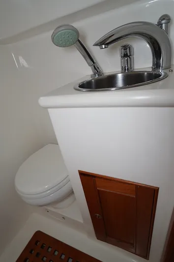 Defly Yacht Photos Pics 