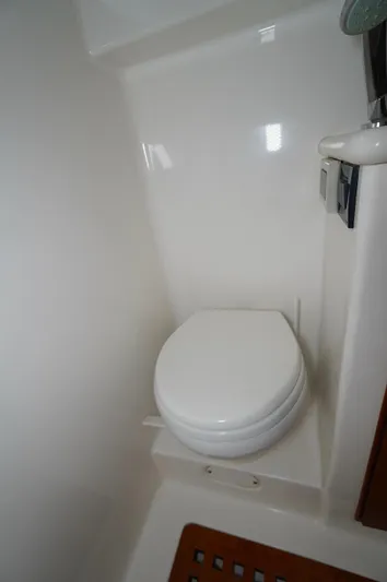 Defly Yacht Photos Pics 