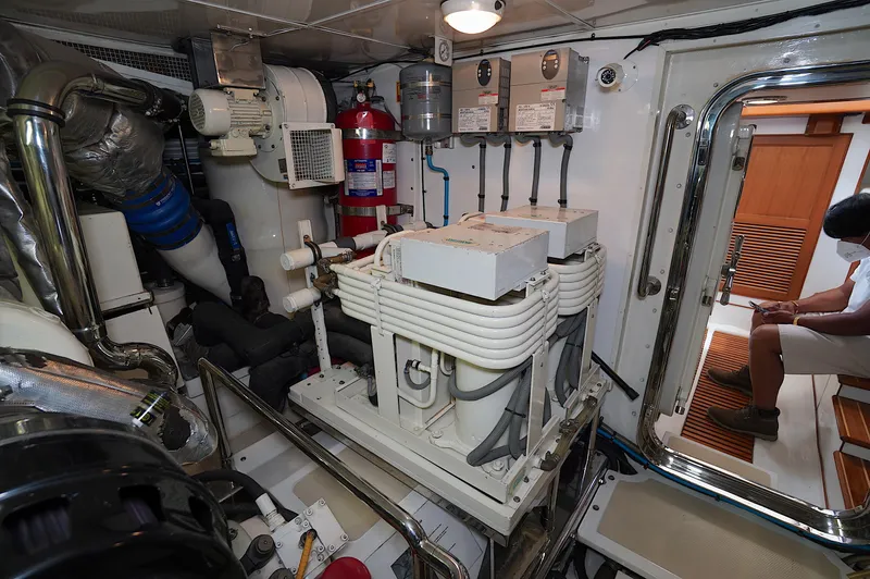 Defly Yacht Photos Pics 