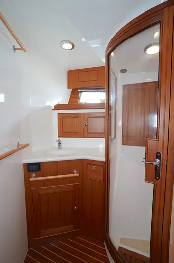 Defly Yacht Photos Pics 