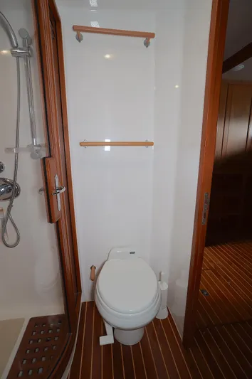 Defly Yacht Photos Pics 