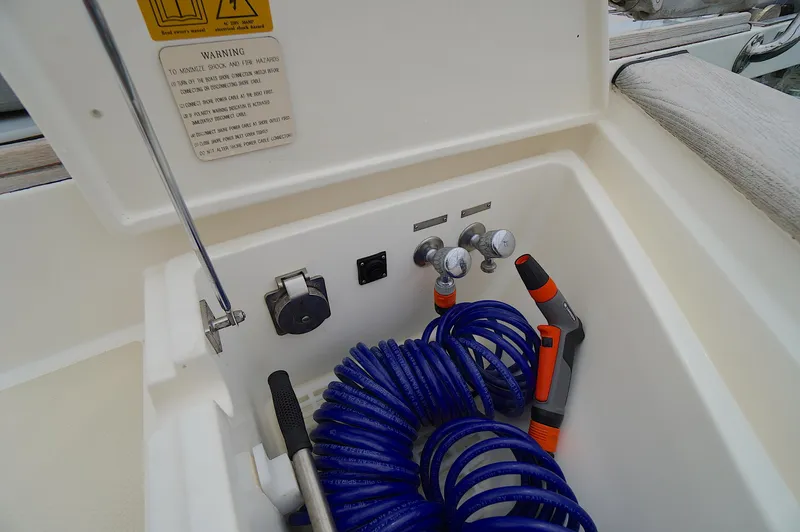 Defly Yacht Photos Pics 