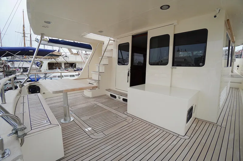 Defly Yacht Photos Pics 