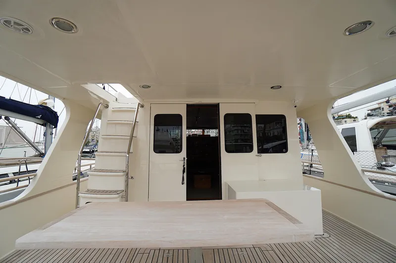 Defly Yacht Photos Pics 