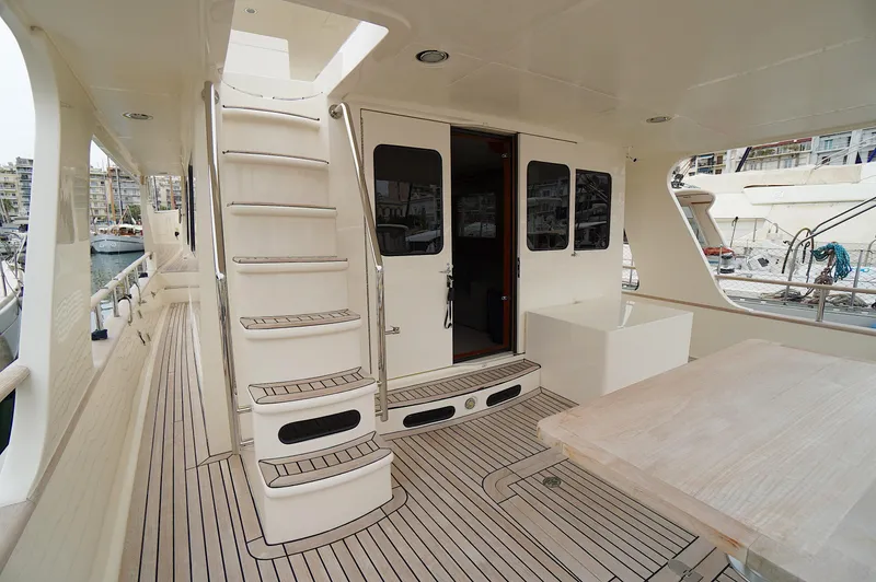 Defly Yacht Photos Pics 