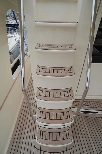 Defly Yacht Photos Pics 