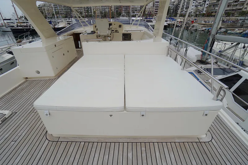 Defly Yacht Photos Pics 