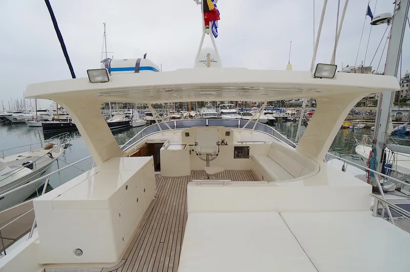 Defly Yacht Photos Pics 