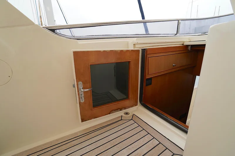 Defly Yacht Photos Pics 