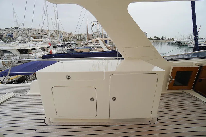 Defly Yacht Photos Pics 