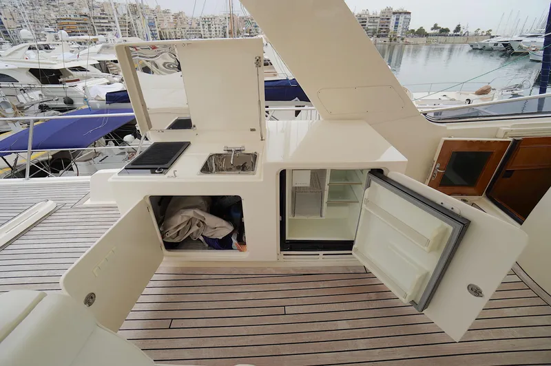 Defly Yacht Photos Pics 