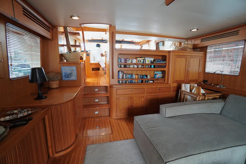 Defly Yacht Photos Pics 