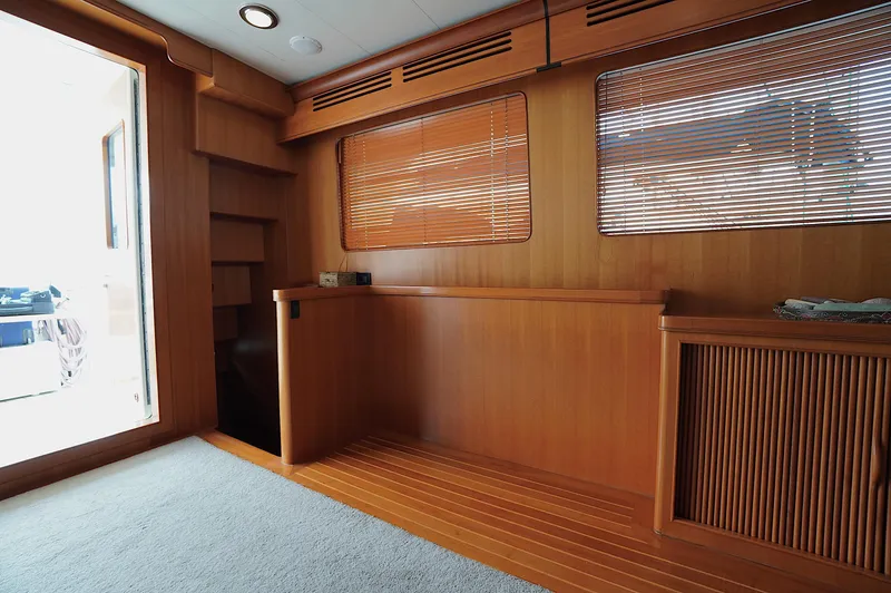 Defly Yacht Photos Pics 