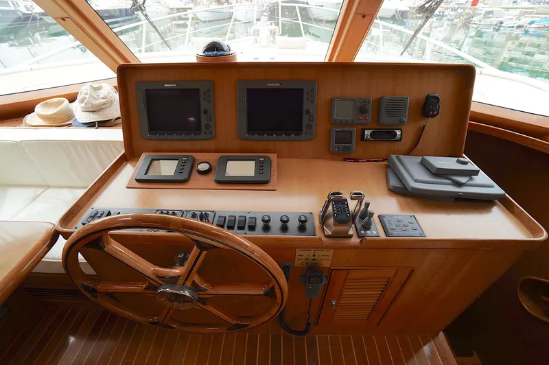 Defly Yacht Photos Pics 