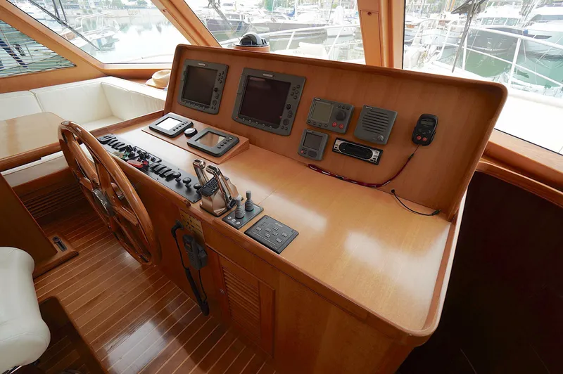 Defly Yacht Photos Pics 