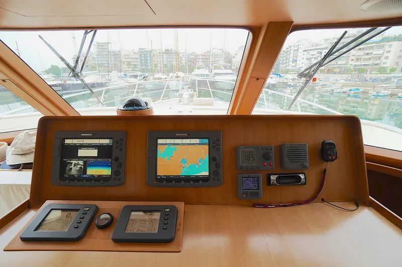 Defly Yacht Photos Pics 