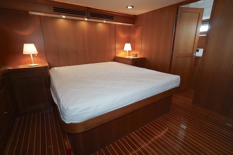 Defly Yacht Photos Pics 