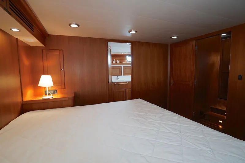 Defly Yacht Photos Pics 