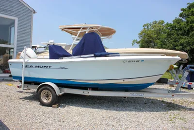 Sea Hunt Triton 202