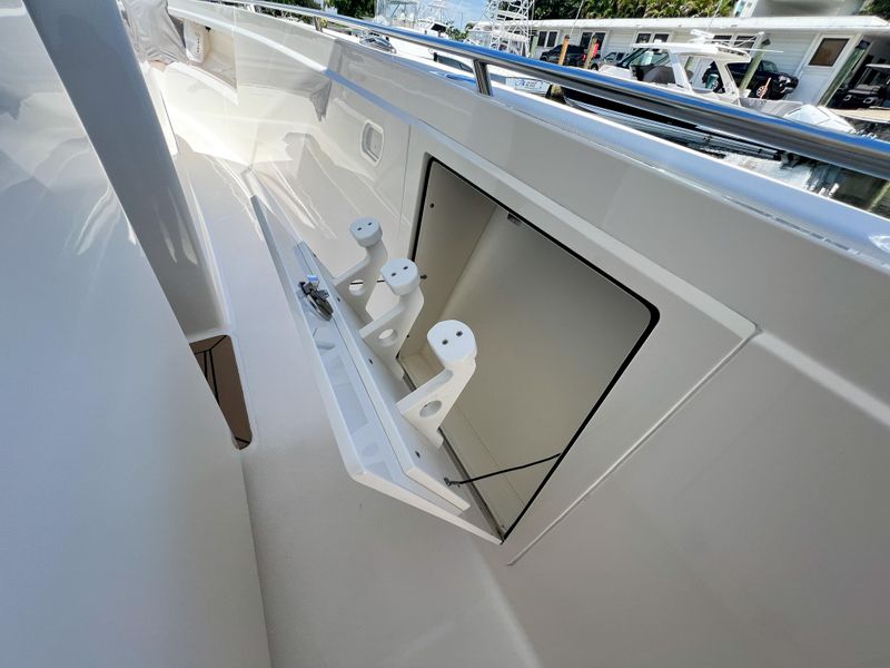 2023 Tiara Yachts 38 LS