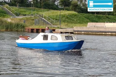 1900 Motorboat 900