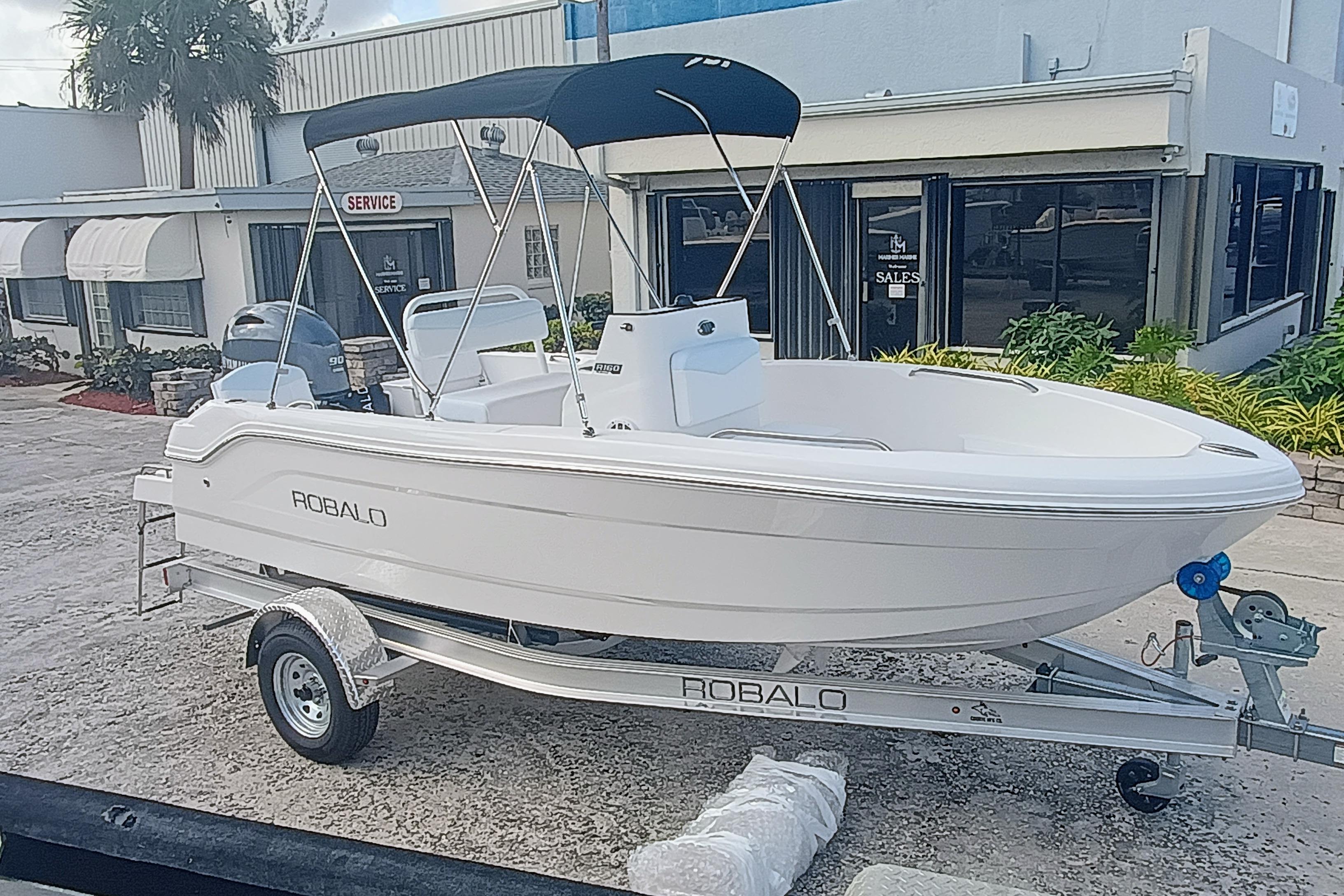 2026 Robalo R160 Center Console - Image 1